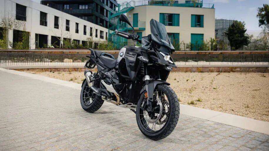 黑武士降临!宝马R1300 GS ADV暗夜特别版海外首发,帅到没朋友