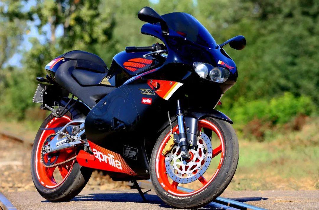 经典名车——极速超过170km/h的aprilia RS125