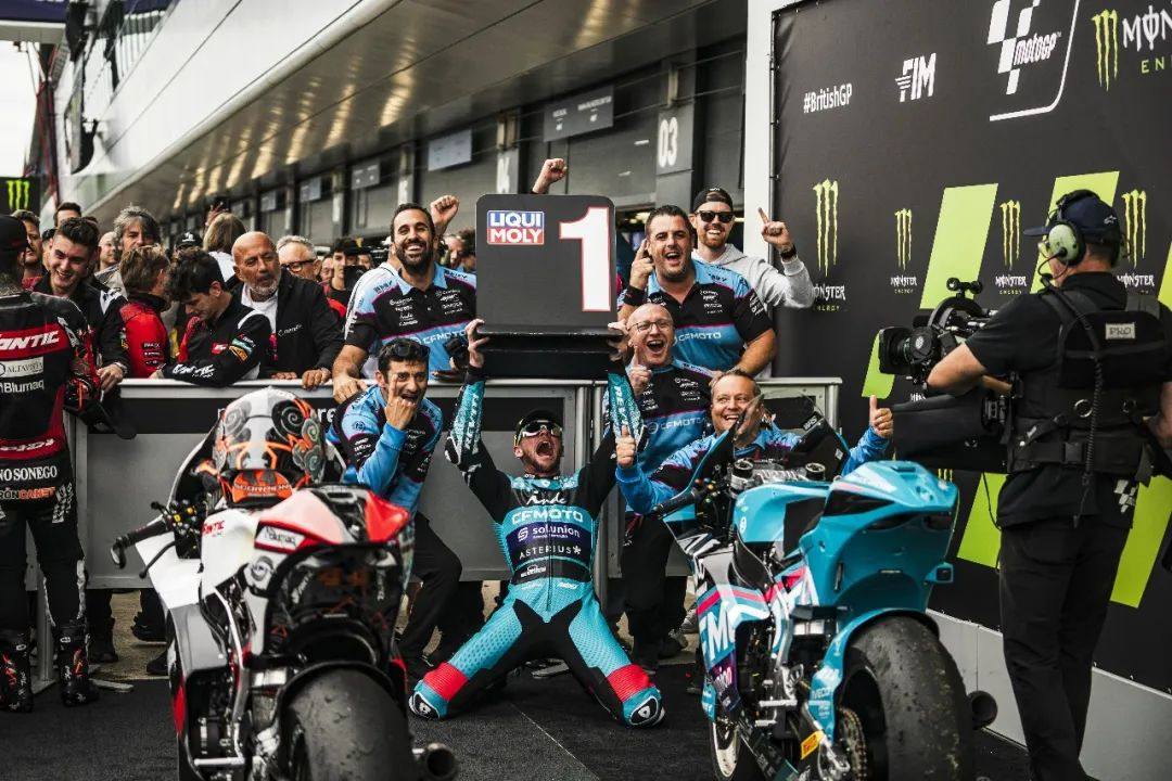 MotoGP英国站CFMOTO再创历史,中国品牌在Moto2的第一个冠军!
