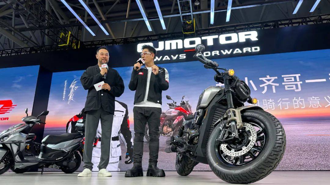 成龙骑着骁650救熊猫？QJMOTOR参与的电影《熊猫计划》定档十一