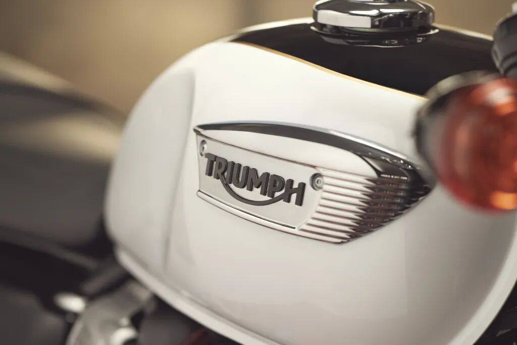 凯旋发布2026款Bonneville T100,标配弯道ABS、牵引力控制