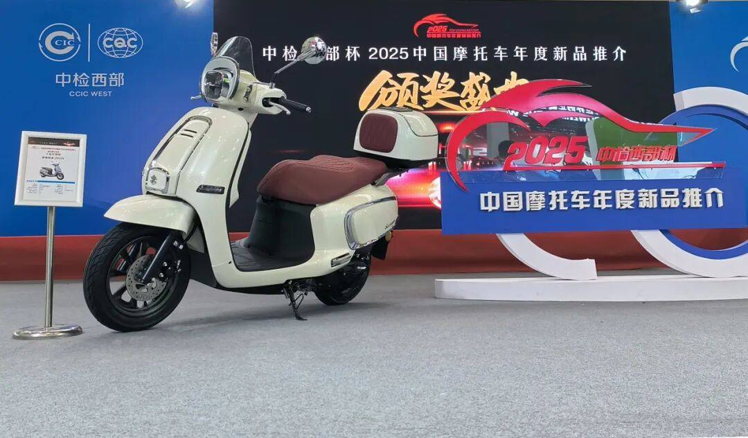 轻骑铃木US125斩获“年度十佳车型奖”