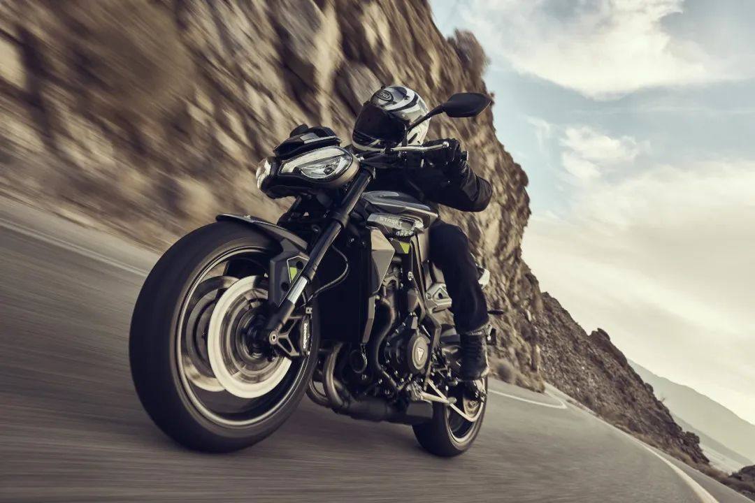 “愤怒”青年，Triumph Street Triple R