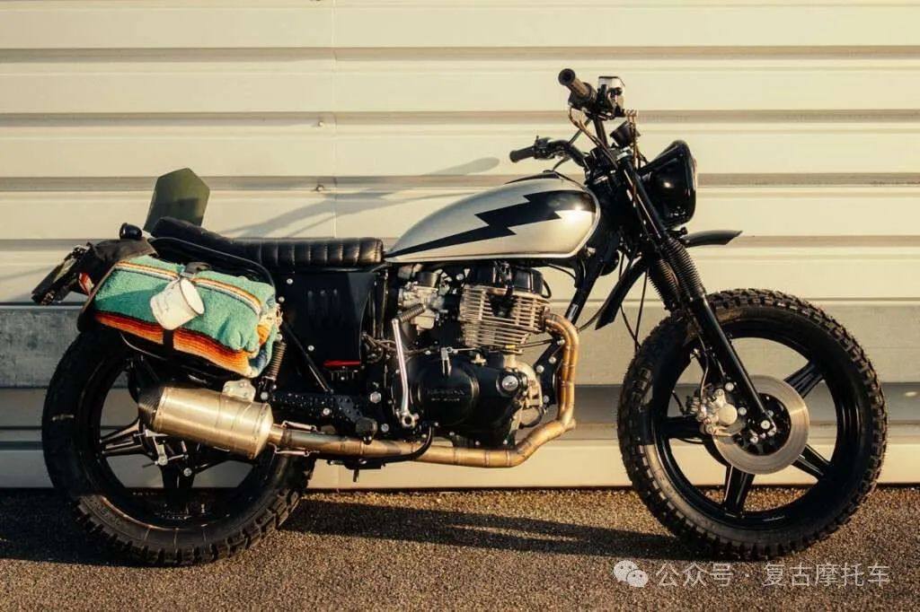 这应该算什么风格?Honda CB400N | 每日一车