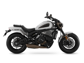 QJMOTOR 闪 700