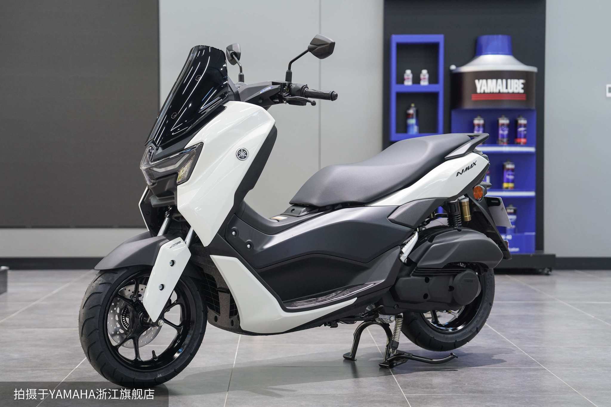 快乐买菜车-雅马哈NMAX155:为什么“天价”小踏板却依然有稳定市场和忠实受众?