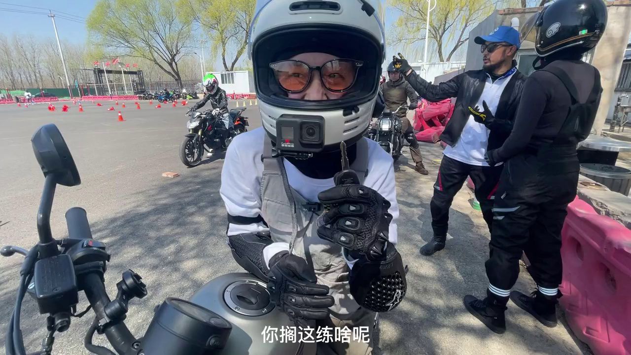 上完安驾培训，我对骑摩托这事儿产生了怀疑。