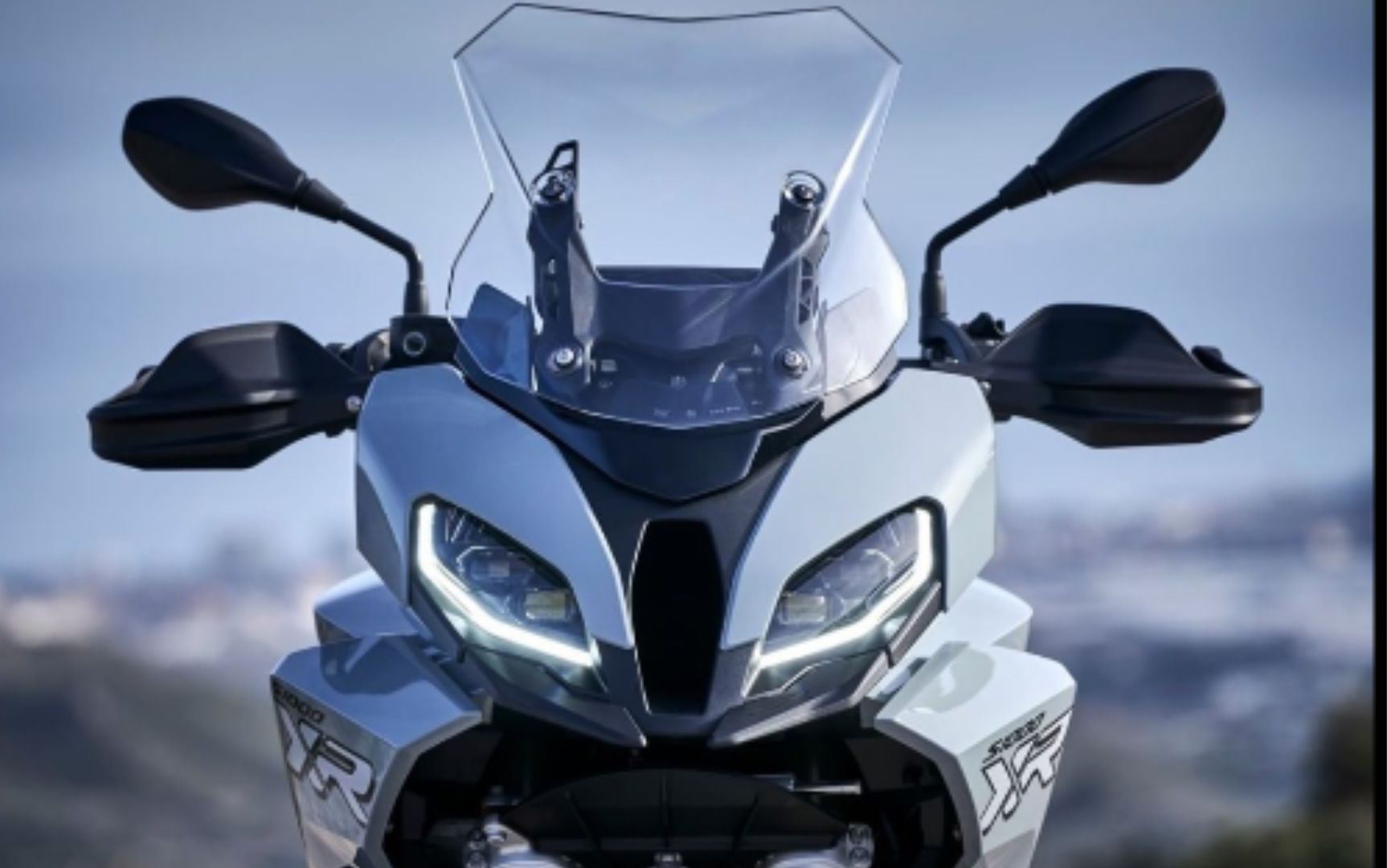【轻试驾】一辆会“变形”的机车：2021宝马S1000XR试驾报告