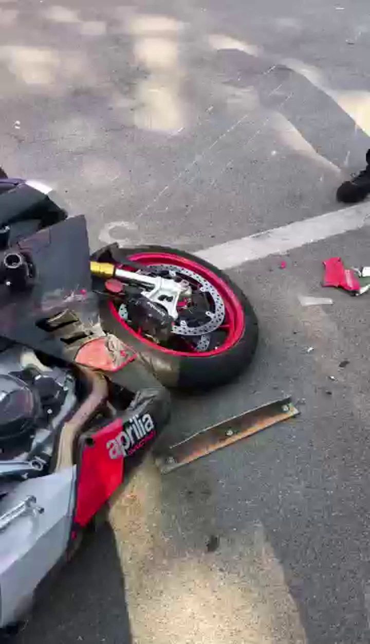 北京车友试驾阿普利亚RS660，和面包车相撞摔车