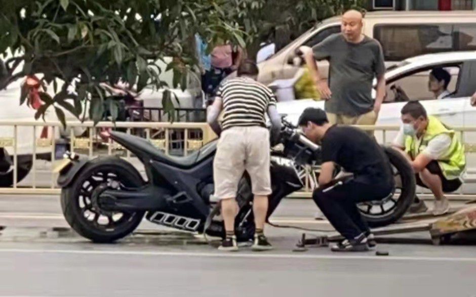 奔达燎700追尾断头