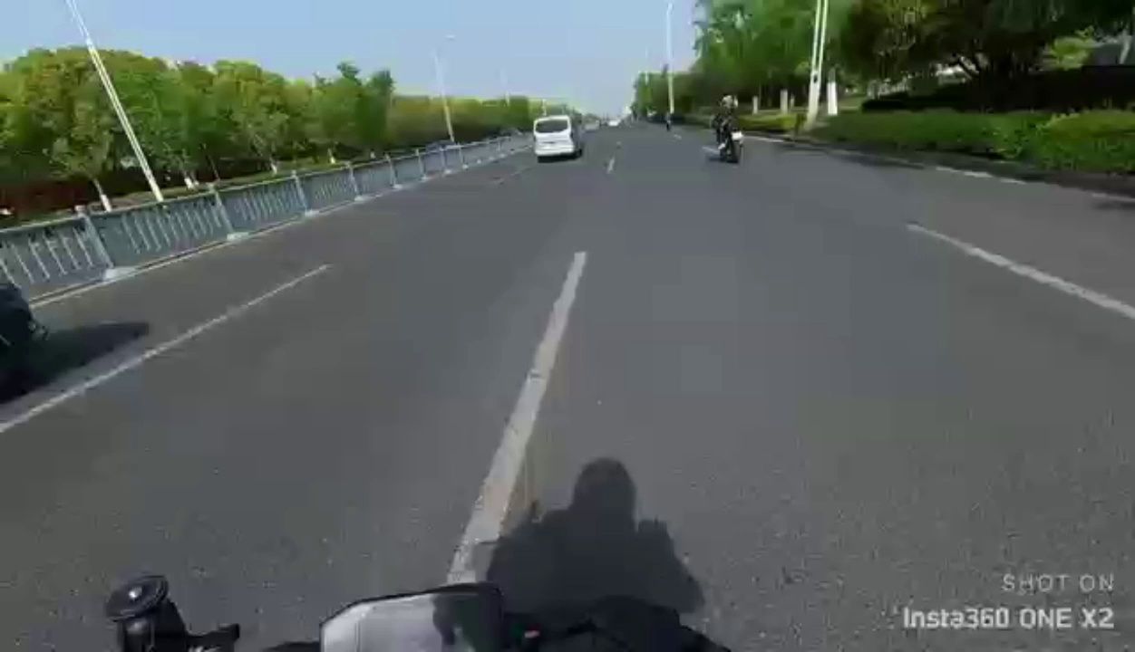 骑摩托翘头遇到这种情况，该怎么处理？
