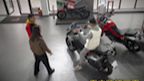 富婆给男友买摩托车，喜欢自游800买了MTSV4？羡慕的泪水从嘴巴里流了出来