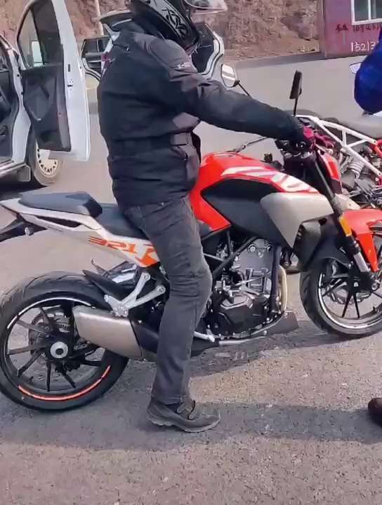 凯越cobra 321车友试驾，声浪还行