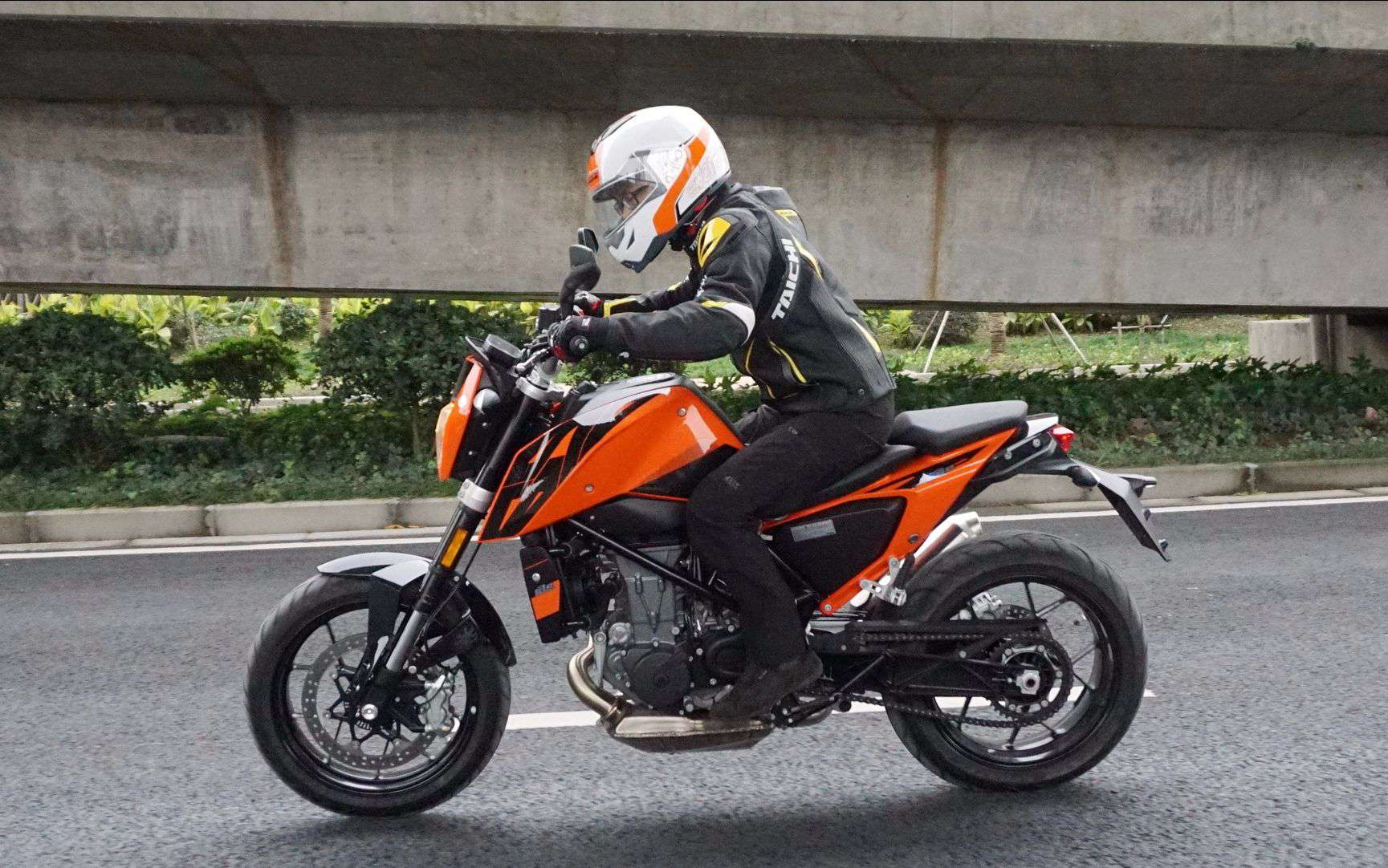 「呆子测评」KTM690DUKE呆子半年使用感受，骑士网摩托车测评_18年第1集