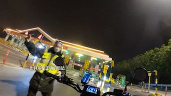 正常人是怎么骑摩托车上高速的？