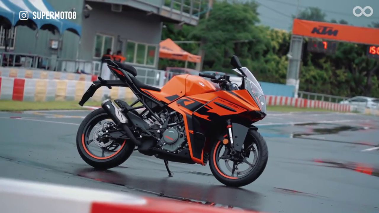 電控直逼公升！2022 KTM RC390 32.8萬上市，賽道試乘『開啟字幕』