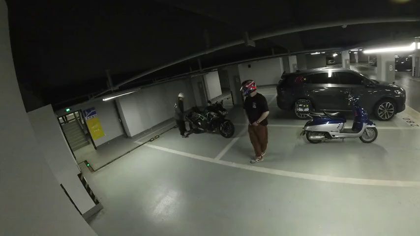 真是令人震惊，两男子光天化日之下，竟对H2做出这种事情！！！